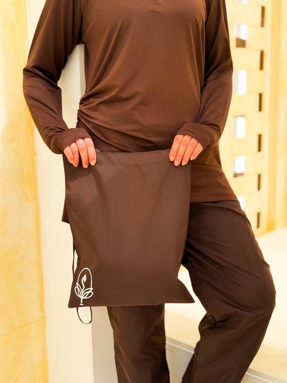 Mela chocolate Brown